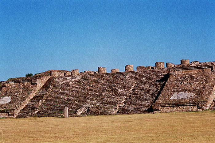 monte_alban_columns